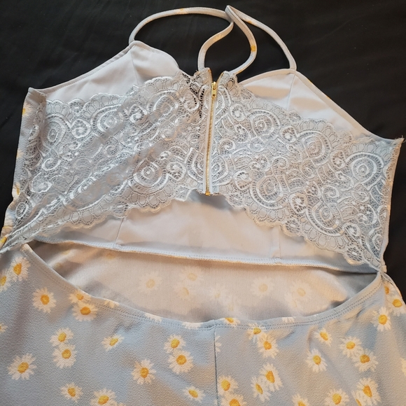 Beautiful Summer Dress - Picture 2 of 3